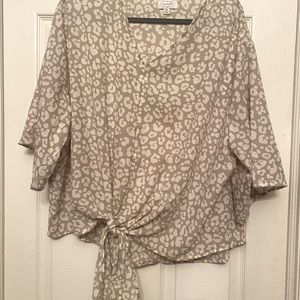 Mud Pie leopard print M/L v-ne k tie up blouse. Worn once.